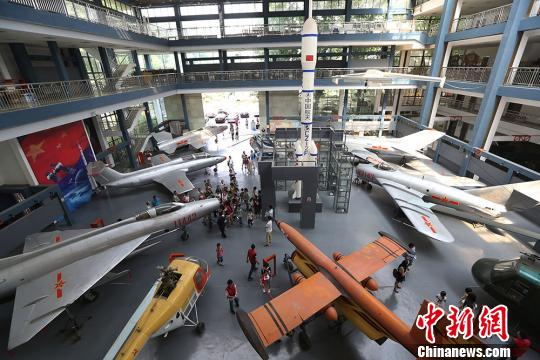 南京航空航天大學開放航空館掀起航天熱